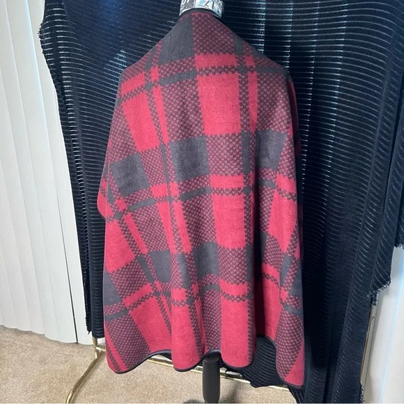 Buffalo Plaid Sherpa-Lined Reversible Wrap Heavyweight Poncho - Red & Black, OS - Picture 3 of 3